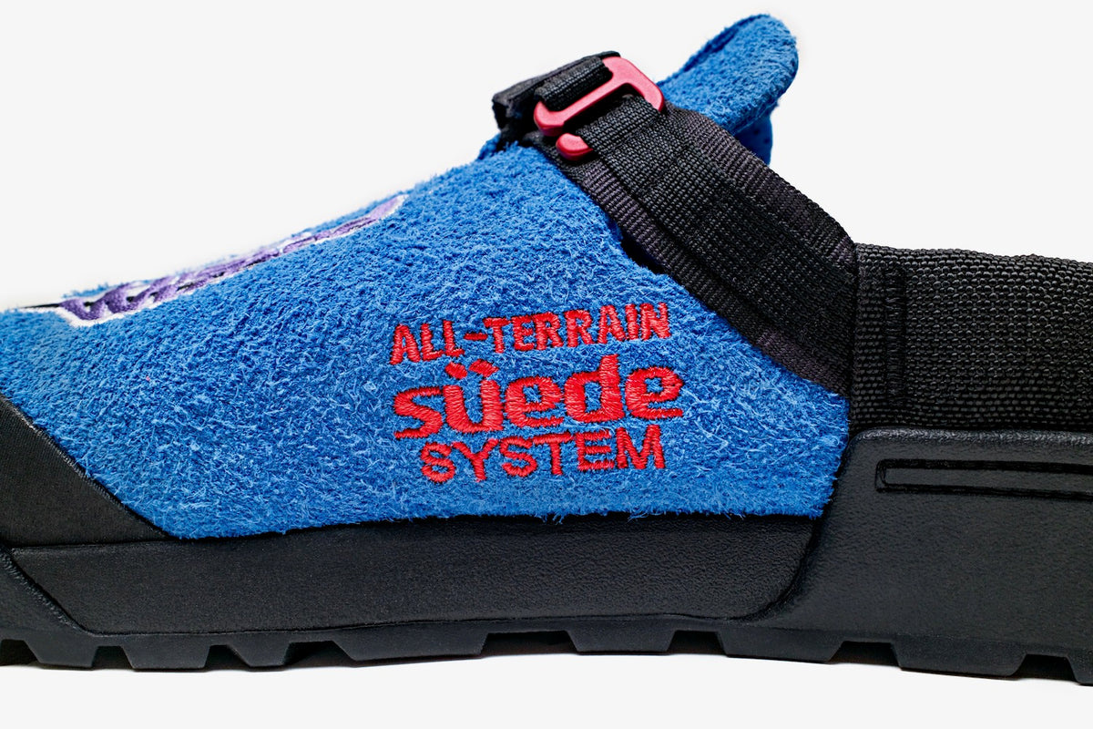 Stone wizard mountain clogs in cyber blue medial view