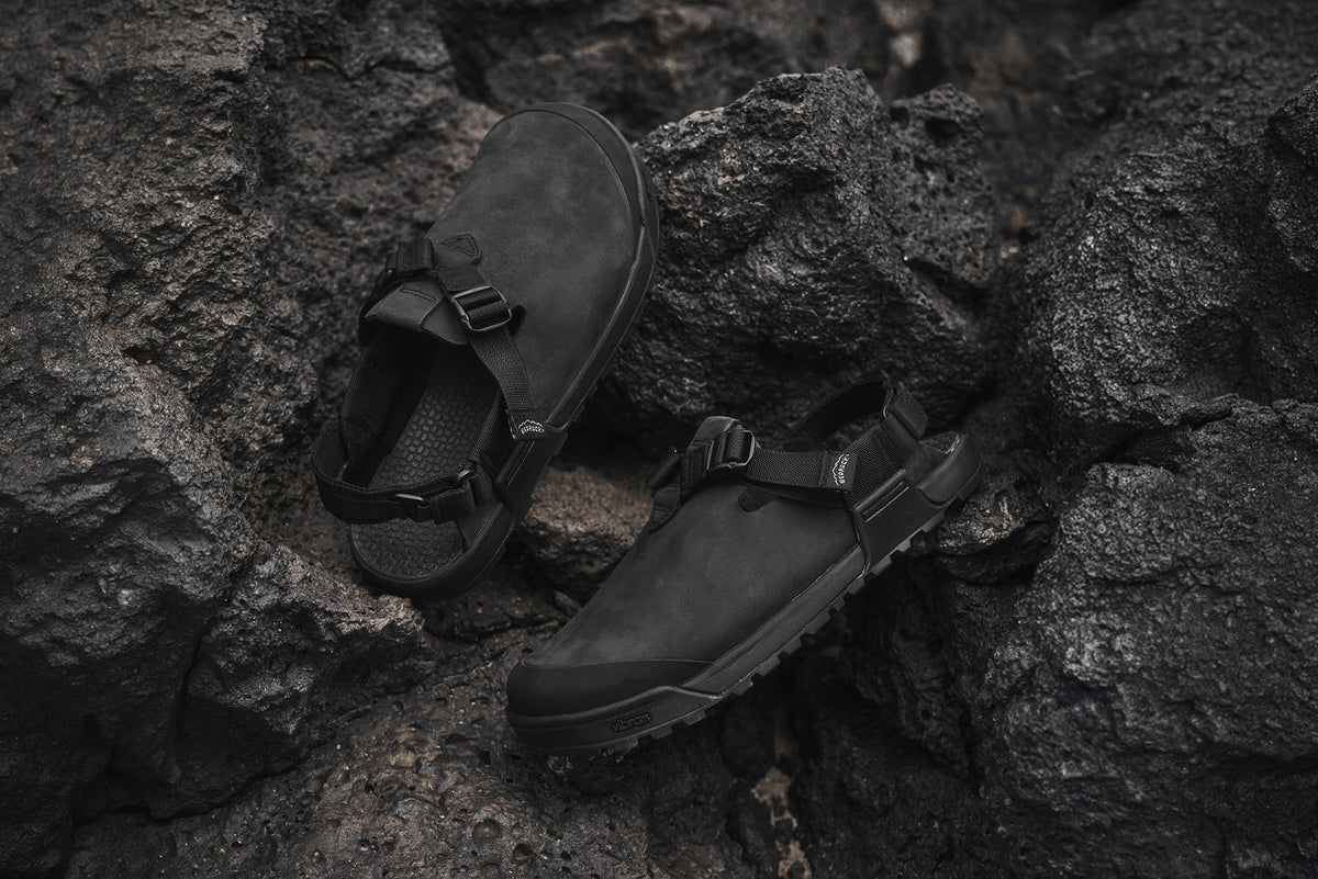 Mountain Clog - Nubuck Leather (Obsidian Dark Gray)